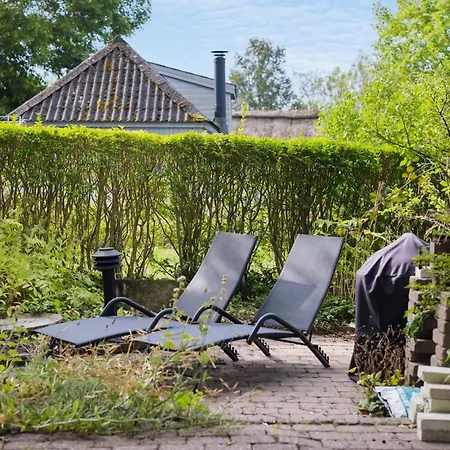 Hébergement de vacances 1 Bedroom Awesome In